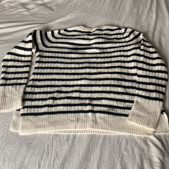 OLDNAVY Stripped Sweater - Picture 4 of 4